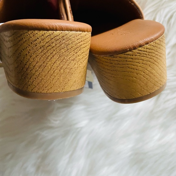 *DONATED* NWT Magnolia Wood Block Heeled Clogs Mule Slip On Woven Light Brown - Picture 9 of 15